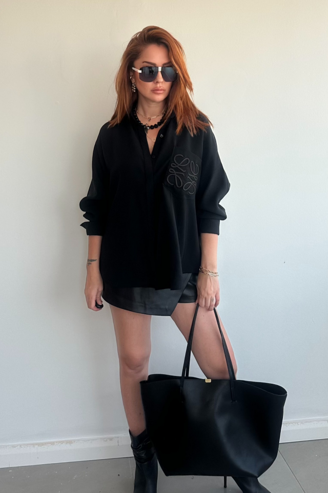 Siyah Cep Nakışlı Gömlek