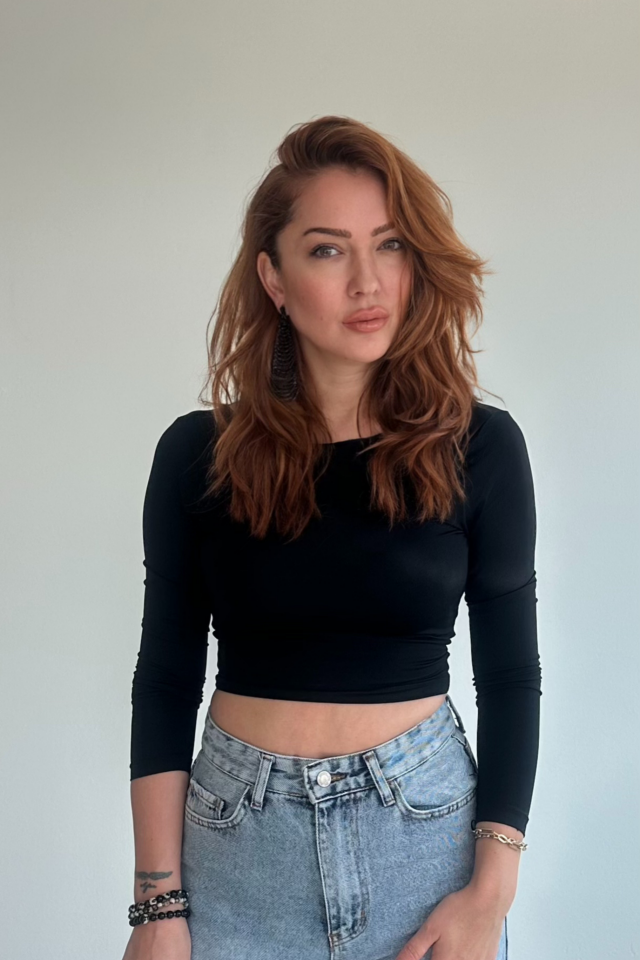 Siyah Sırt Detaylı Crop