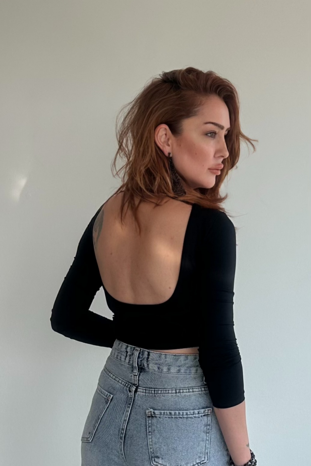 Siyah Sırt Detaylı Crop