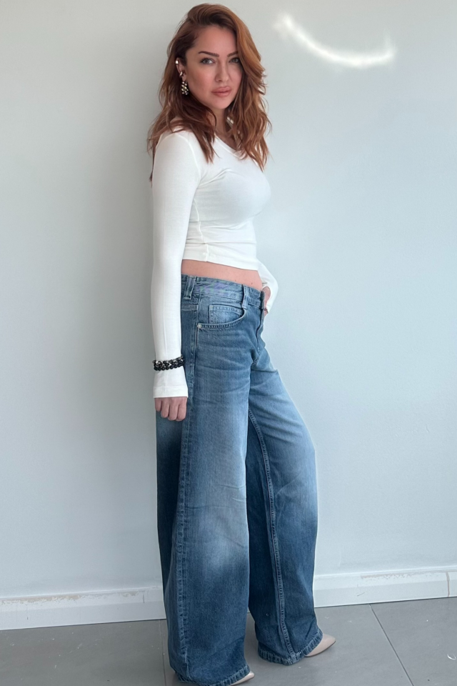 Beyaz V Yaka  Parmak Geçmeli Bluz