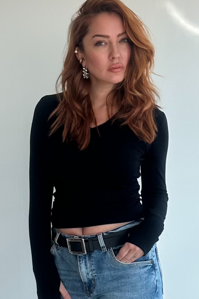 Siyah V Yaka Parmak Geçmeli Bluz