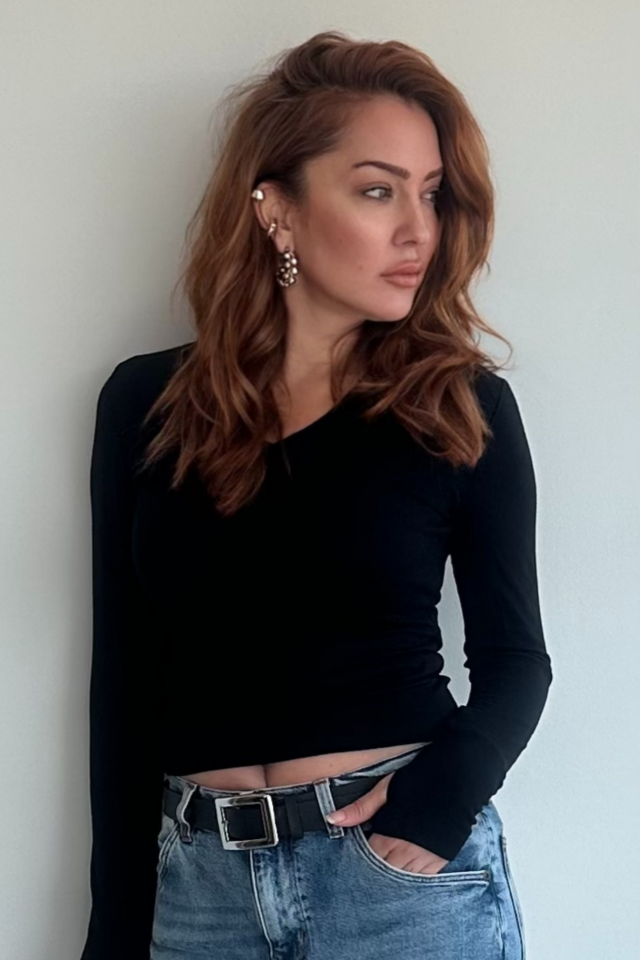 Siyah V Yaka Parmak Geçmeli Bluz