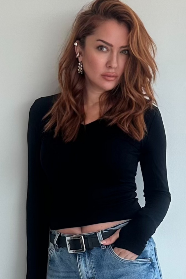 Siyah V Yaka Parmak Geçmeli Bluz