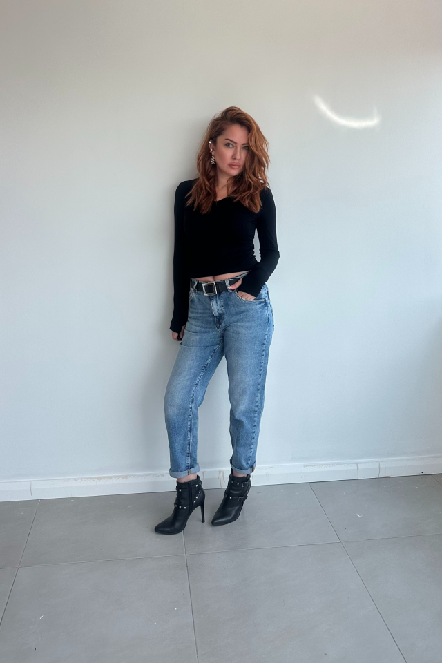 Siyah V Yaka Parmak Geçmeli Bluz