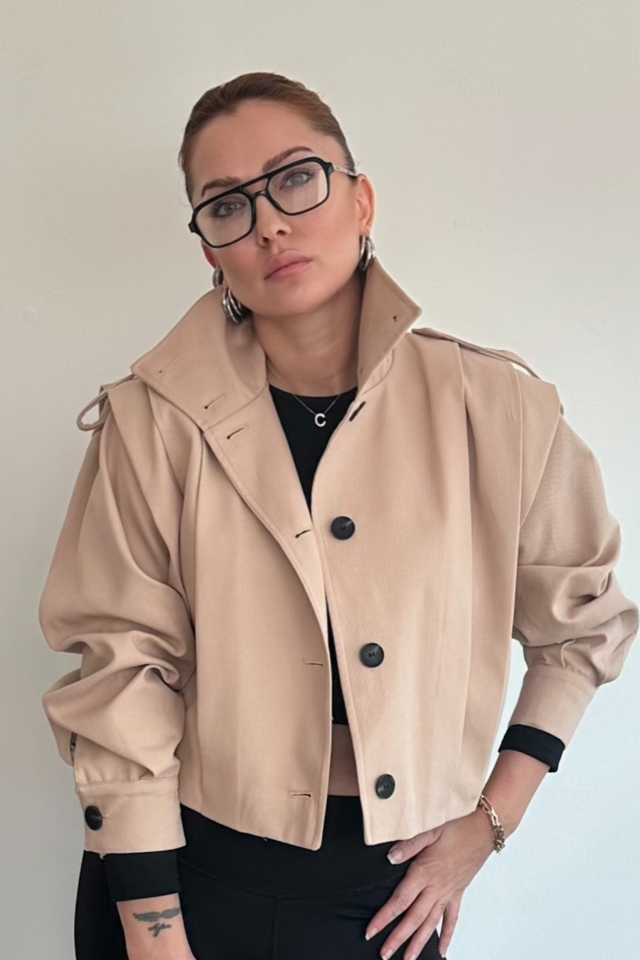 Yüksek Yakalı Kısa Camel Trençkot