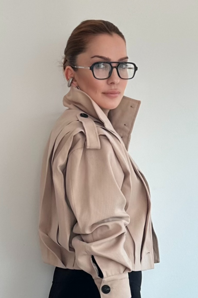 Yüksek Yakalı Kısa Camel Trençkot