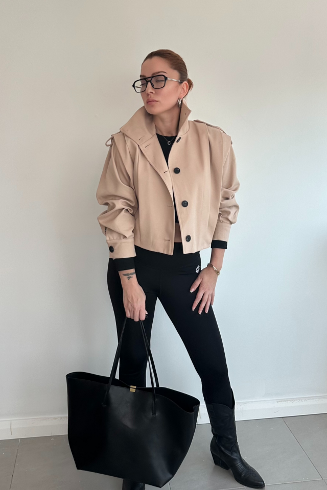 Yüksek Yakalı Kısa Camel Trençkot