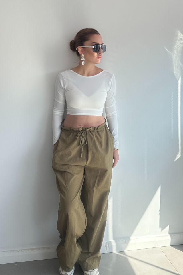 Beyaz Sırtı Açık Uzun Kollu Bluz