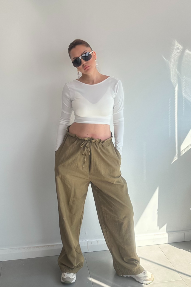 Beyaz Sırtı Açık Uzun Kollu Bluz