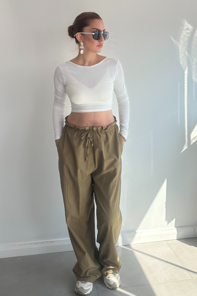 Beyaz Sırtı Açık Uzun Kollu Bluz