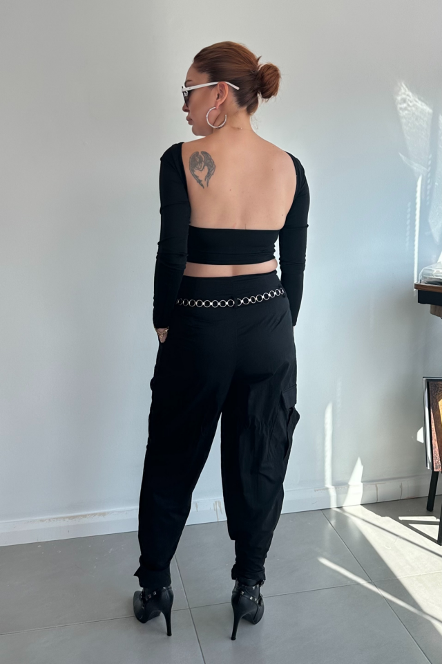 Siyah Sırtı Açık Uzun Kollu Bluz