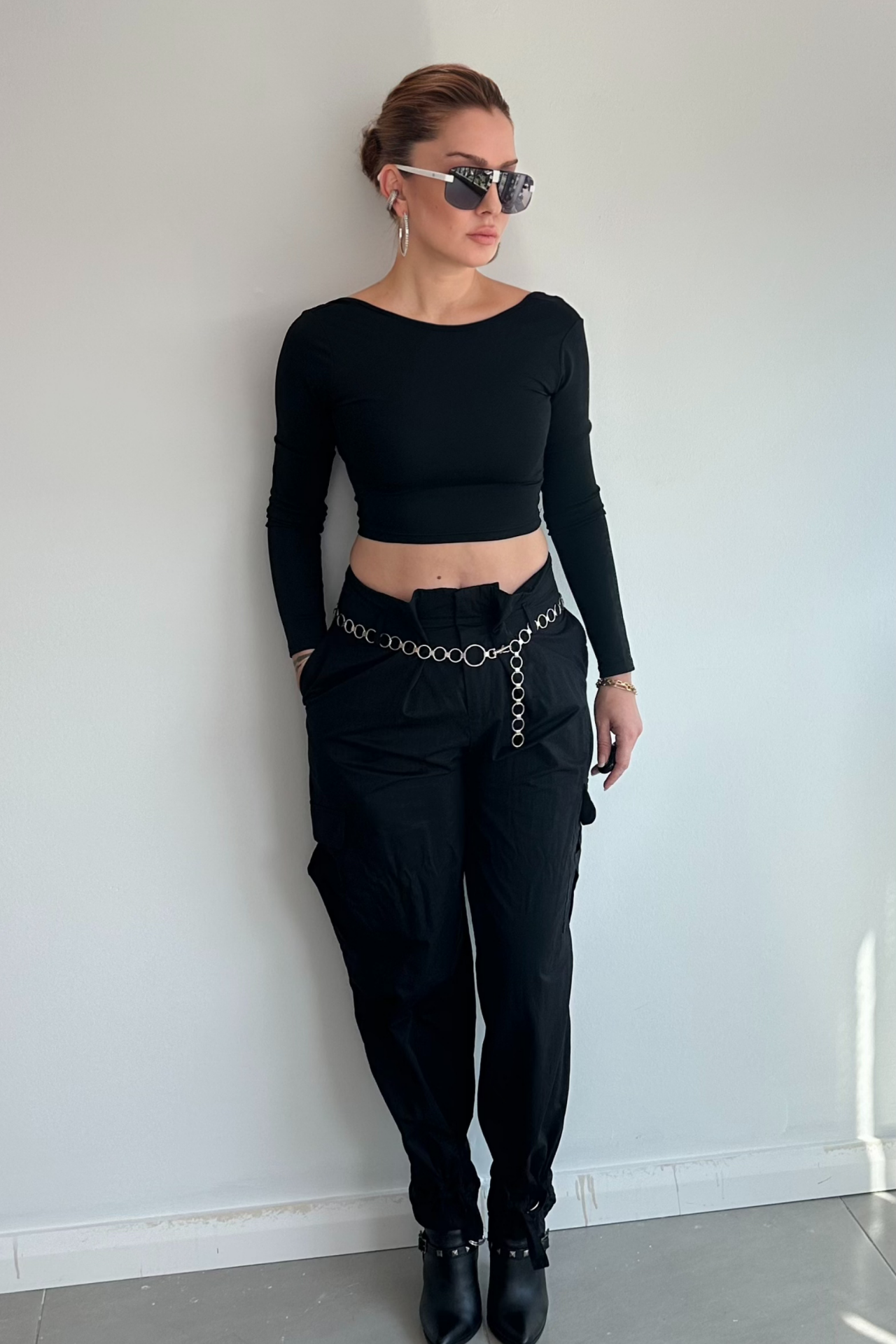 Siyah Sırtı Açık Uzun Kollu Bluz