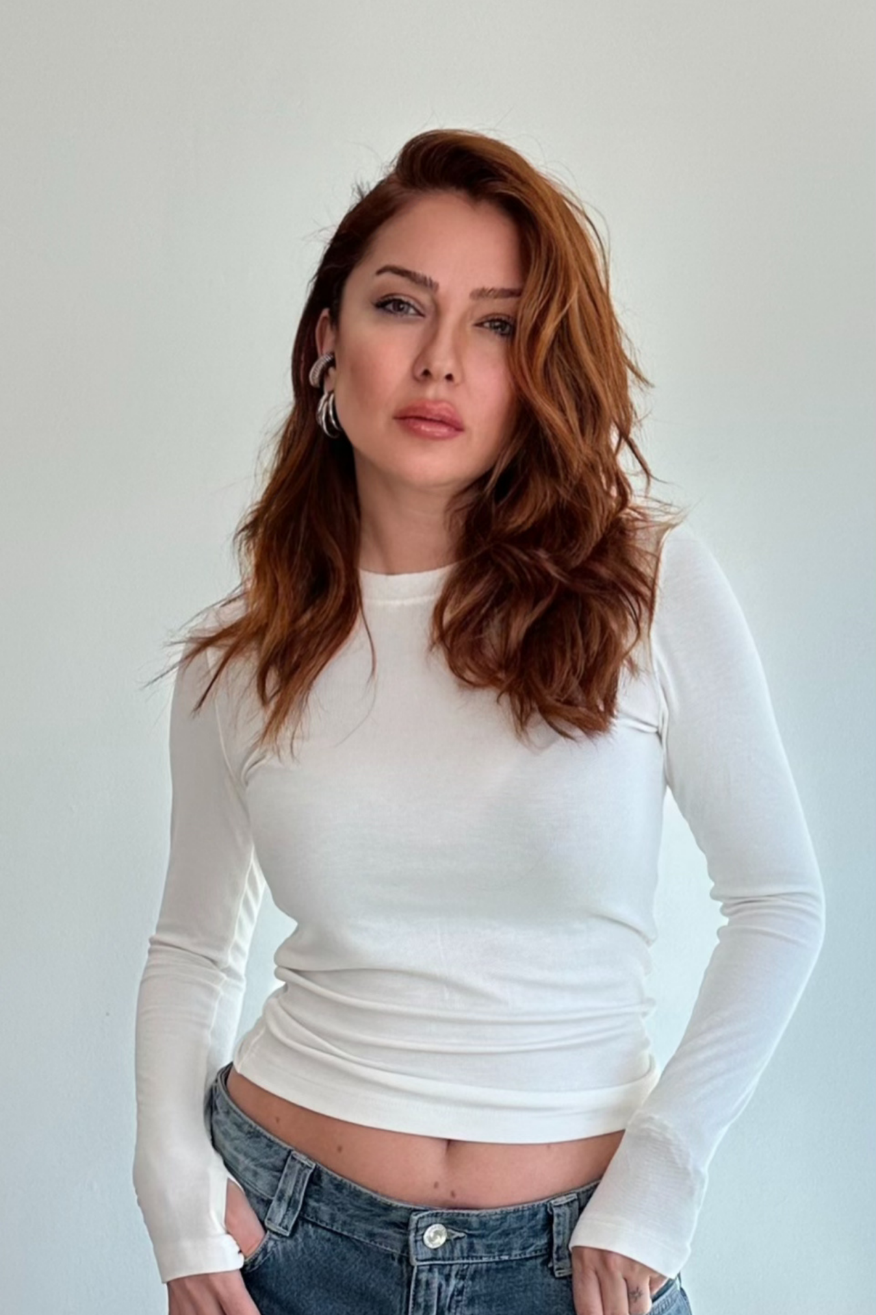 Beyaz Parmak Geçirmeli Bluz