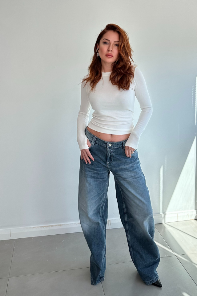 Beyaz Parmak Geçirmeli Bluz