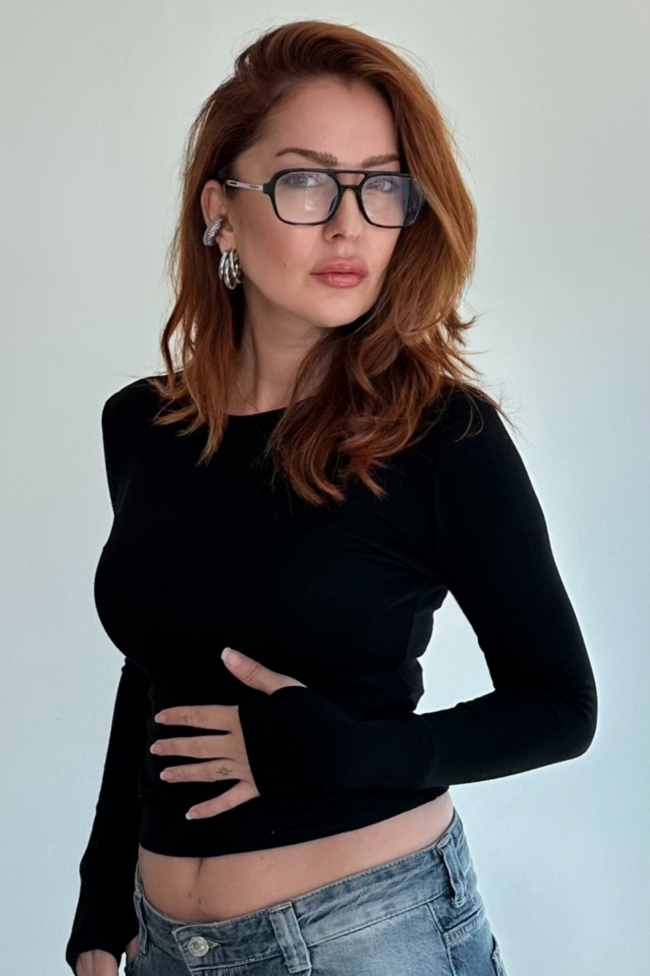 Siyah Parmak Geçirmeli Bluz