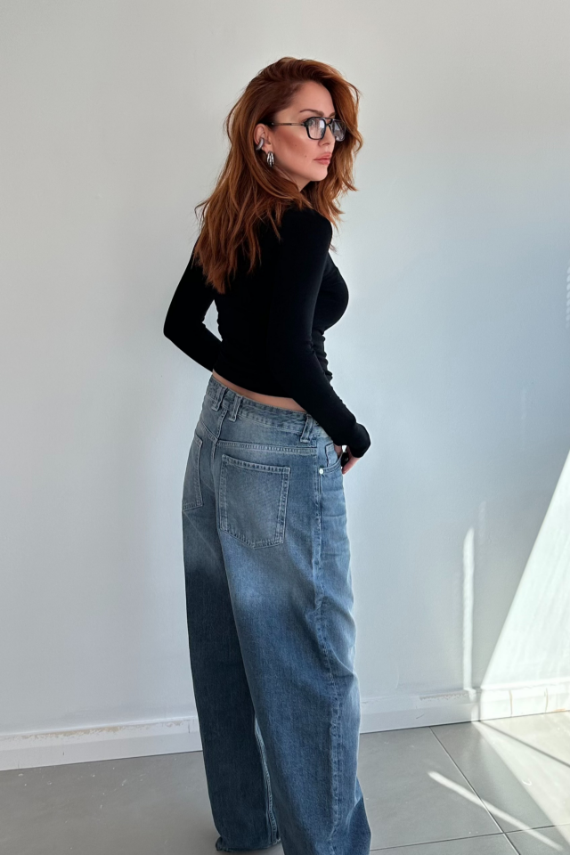 Siyah Parmak Geçirmeli Bluz