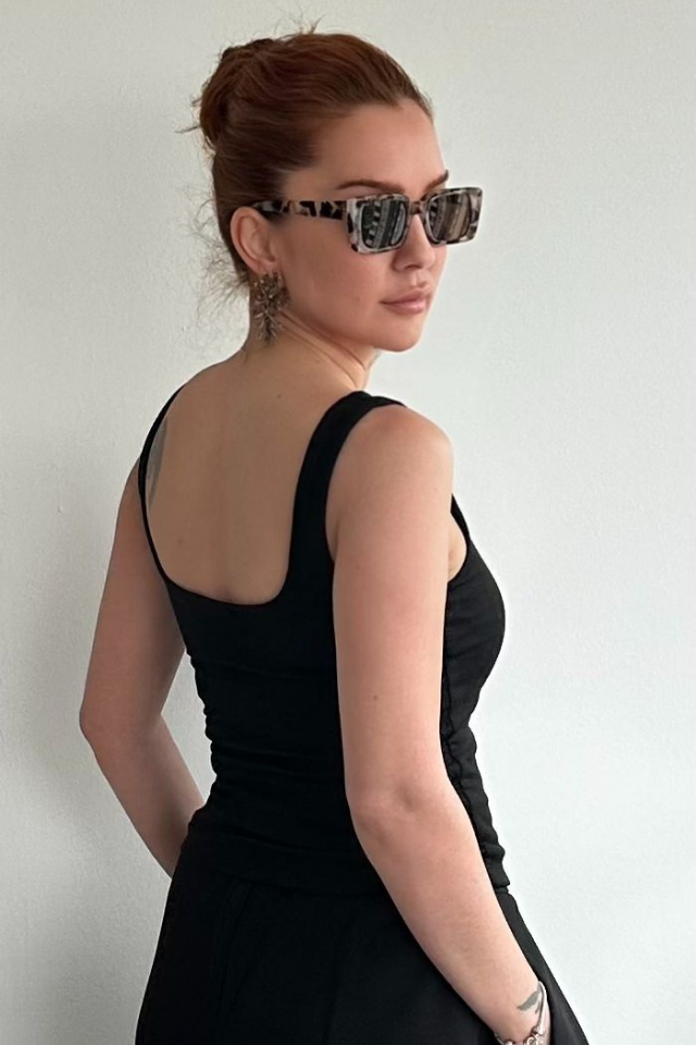Siyah Kare Yaka Kaşkorse Bluz