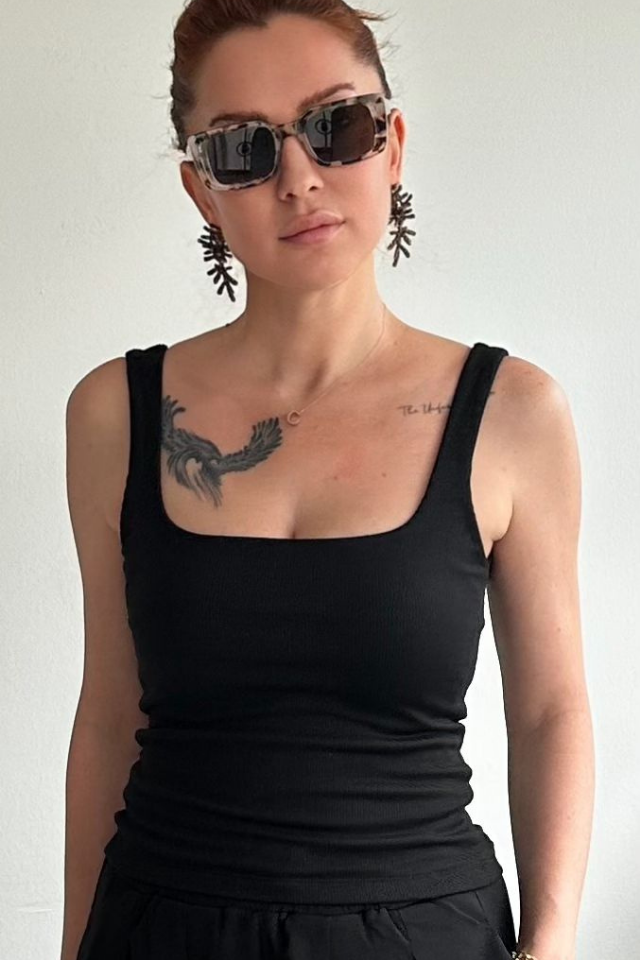Siyah Kare Yaka Kaşkorse Bluz