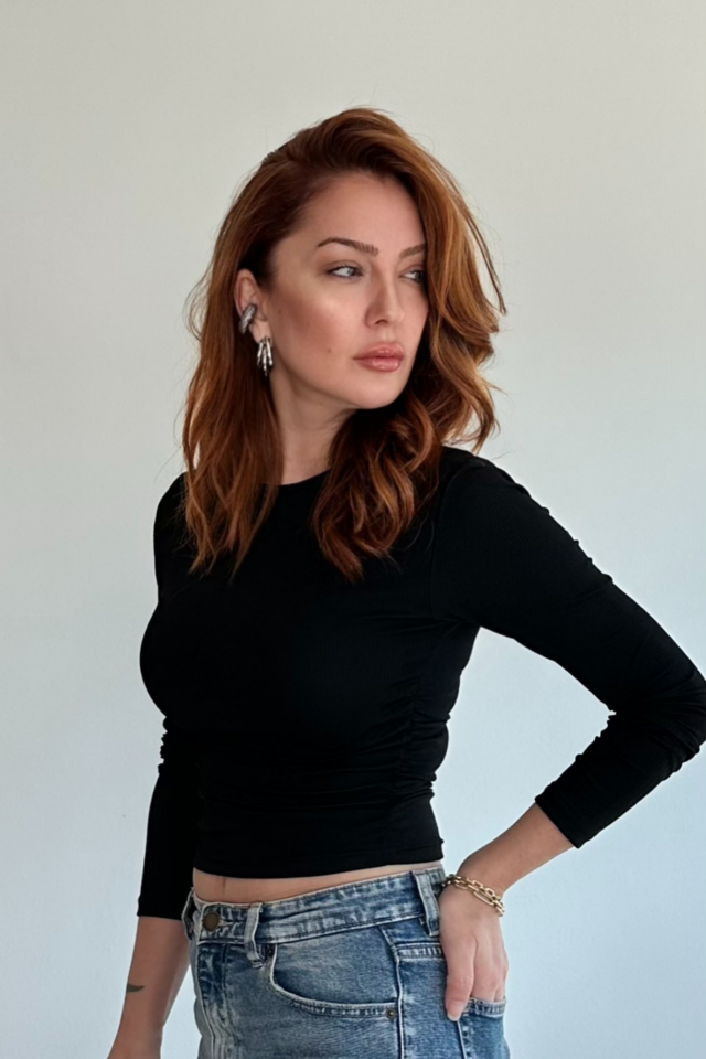 Siyah Yanları Büzgülü Bluz