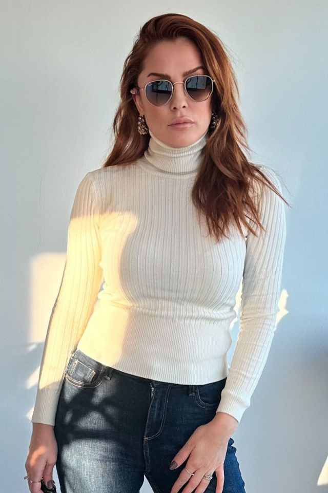 Krem Fitilli Boğazlı Kazak